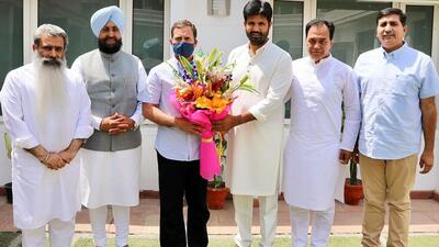 Congress leader Rahul Gandhi with the newly appointed Punjab Congress president Amarinder Singh Raja Warring, Congress Legislature Party leader Partap Singh Bajwa and others, in New Delhi on Monday. (ANI) Congress leader Rahul Gandhi with the newly appointed Punjab Congress president Amarinder Singh Raja Warring, Congress Legislature Party leader Partap Singh Bajwa and others, in New Delhi on Monday. (ANI)