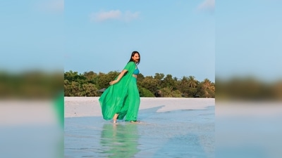 In another set of Maldives pictures, Sonakshi Sinha was seen wearing a blue bandeau top teamed with green flared pants and a cape. (Instagram/@aslisona) In another set of Maldives pictures, Sonakshi Sinha was seen wearing a blue bandeau top teamed with green flared pants and a cape. (Instagram/@aslisona)