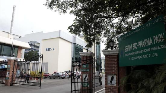 Pune-based Serum Institute of India (SII) has put on hold the production of Covishield since the past three months, as the demand for the vaccine has gone down. Currently (HT FILE PHOTO)