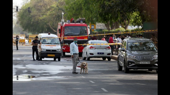 Police officials said the incident occurred around 10:45 pm on Sunday in the New MHADA colony at Mankhurd (Hindustan Times)
