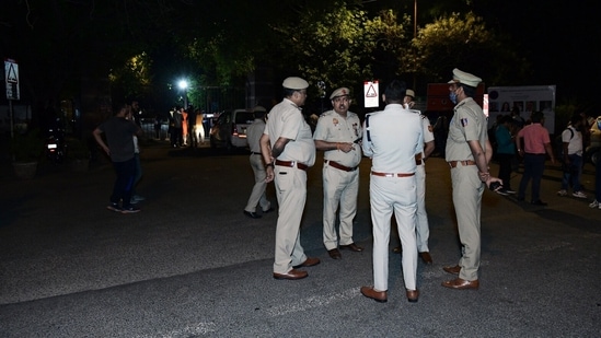 JNU clashes: Police personnel stand guard at JNU entrance after a scuffle broke out between two groups over allegedly eating non-vegetarian food.&nbsp;(Amlan Paliwal)