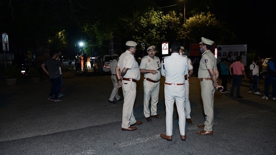Police personnel stand guard at JNU entrance after a scuffle broke out between two groups on Apirl 10.&nbsp;(ANI)