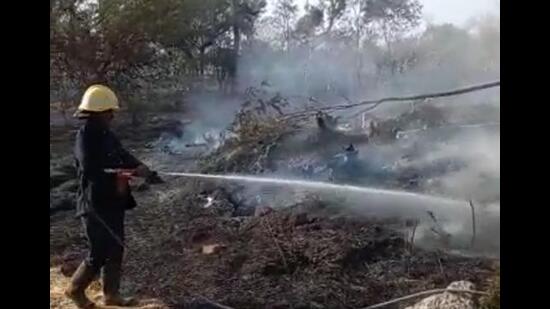 Alone in Bandipore district, five to six forest fires were reported due to the dry spell. In north Kashmir’s Baramulla and Kupwara, similar forest fires were reported by the officials in Uri and Tanghdar areas. (HT File Photo/ Representational image)