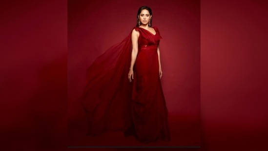 This sharara saree was also worn by Shilpa Shetty to one of the episodes of Super Dancer Chapter 4 in 2021.(Instagram/@nushrrattbharuccha)