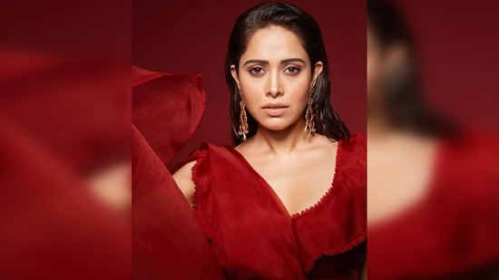 For makeup, Nushrratt Bharuccha opted for subtle smokey eyes and peachy nude lips.(Instagram/@nushrrattbharuccha)