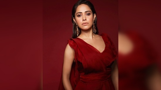 Nushrratt Bharuccha teamed her look with a pair of statement earrings.(Instagram/@nushrrattbharuccha)