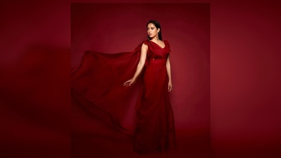 The saree comes with a blouse with a ruffle neckline and a waist belt.(Instagram/@nushrrattbharuccha)