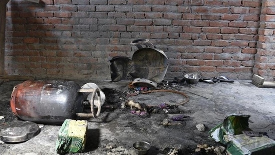 A CNG gas cylinder exploded, leading to a fire in a house at Mayapuri area in west Delhi.(Hindustan Times/Representational Photo)