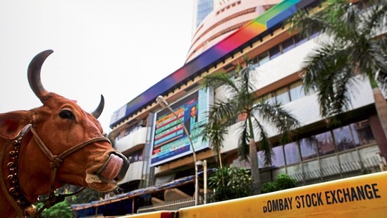Sensex tanks 483 points to end session at 58,965, Nifty closes at 17,676.