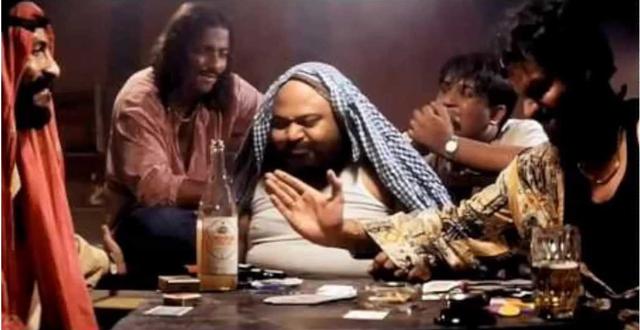 Saurabh Shukla (centre) in his breakout role as Kallu Mama in Satya (1998) (Satya film still)