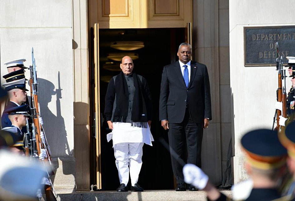 Defence minister Rajnath Singh receives Guard of Honour at the Pentagon in Washington DC on April 11, 2022.&nbsp;(ANI)