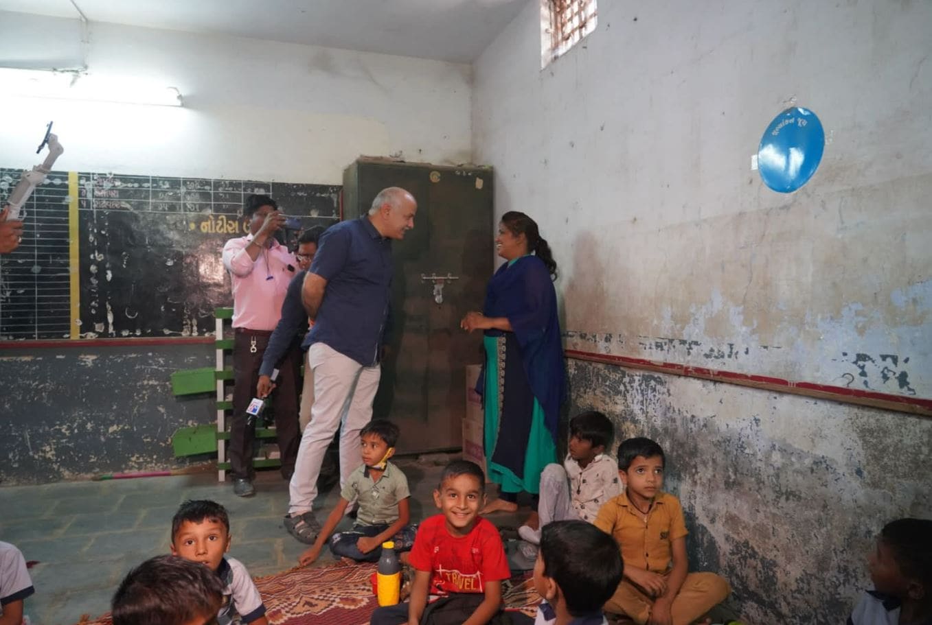 Delhi deputy chief minister, who also holds the education portfolio in the union territory government, interacts with teachers and students during his visit to a school in Gujarat's Bhavnagar. (Twitter/Manish Sisodia)