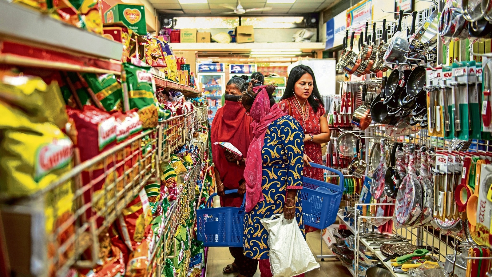 retail inflation climbs to 6.95% on food prices | latest news india - hindustan times