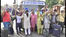 A Sikh jatha leaving for Pakistan to celebrate Baisakhi, in Amritsar, on Tuesday. (Sameer Sehgal/HT)