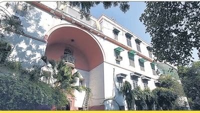 There are 84 flats in Sujan Singh Park (north and south) spread over two land parcels, measuring 7.5 acres each, near Khan Market. There are 84 flats in Sujan Singh Park (north and south) spread over two land parcels, measuring 7.5 acres each, near Khan Market.