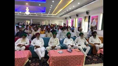 Kisan fairs in marriage palaces a waste of money: Farmer unions (HT) Kisan fairs in marriage palaces a waste of money: Farmer unions (HT)