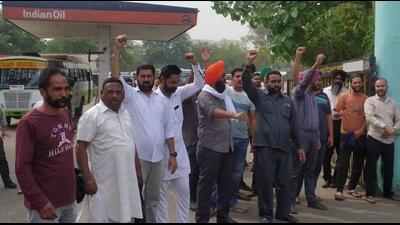 PRTC employees union protesting against state government at bus stand in Ludhiana on April 12, 2022. (HT PHOTO)