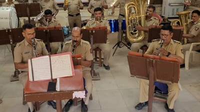 The image, taken from the YouTube video, shows Mumbai Police's band Khaki Studio performing Ya Mustafa. (YouTube/@Mumbai Police)