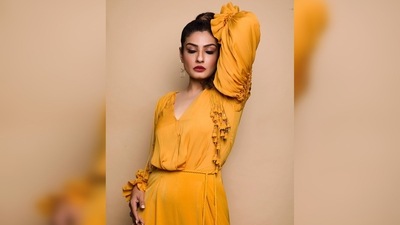 Raveena Tandon's outfit comprised of a loose fit top with flared ruffled sleeves and wide trousers. (Instagram/@officialraveenatandon) Raveena Tandon's outfit comprised of a loose fit top with flared ruffled sleeves and wide trousers. (Instagram/@officialraveenatandon)