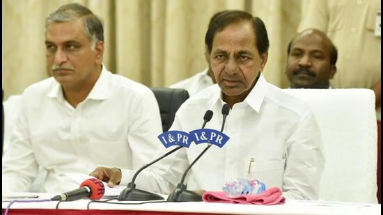 Chief minister K Chandrashekar Rao speaks after the cabinet decision on paddy purchase. (HT Photo) Chief minister K Chandrashekar Rao speaks after the cabinet decision on paddy purchase. (HT Photo)
