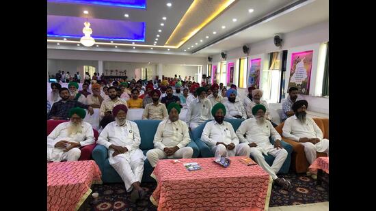 Kisan fairs in marriage palaces a waste of money: Farmer unions (HT)