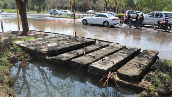 Sewerage blockages in Chandigarh will be cleared using hi-tech, camera-guided machines. (HT File Photo)