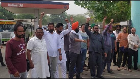 PRTC employees union protesting against state government at bus stand in Ludhiana on April 12, 2022. (HT PHOTO)