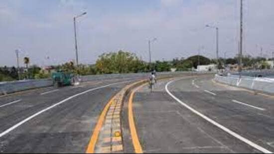 PWD has made proposals to construct bridges, overbridges, elevated road and flyovers at around 14 places to improve traffic system in UP capital (For Representation)