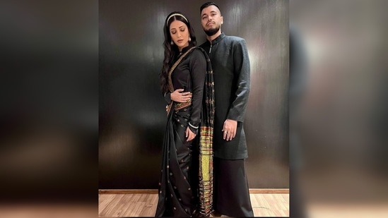 The saree is Shruti Haasan's own and the blouse has been designed by Nayanika. It is a custom made, Victorian goth inspired silk blouse that features high neck collar, key hole detail and elongated sleeves.(Instagram/@profanayty)
