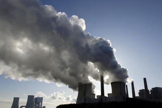The researchers also found an elevated risk of hospitalisation with chronic exposure to PM2.5 and O3, and an increased risk of death from COVID-19 with chronic exposure to O3. (HT PHOTO) The researchers also found an elevated risk of hospitalisation with chronic exposure to PM2.5 and O3, and an increased risk of death from COVID-19 with chronic exposure to O3. (HT PHOTO)