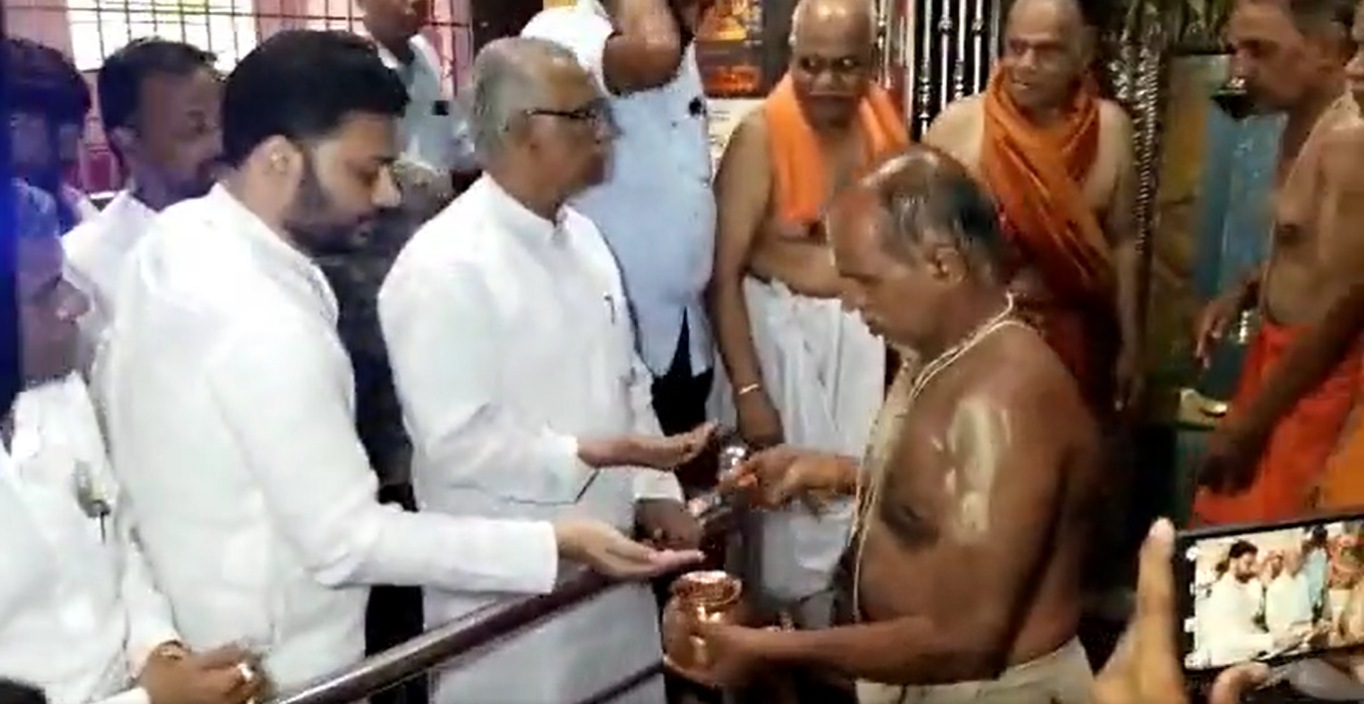 Members of Anjuman-E-Islam from Dharwad offered a special pooja at the Sri Nuggikeri Hanumantha temple.