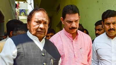 Karnataka minister KS Eshwarappa (extreme left). Image: PTI Karnataka minister KS Eshwarappa (extreme left). Image: PTI