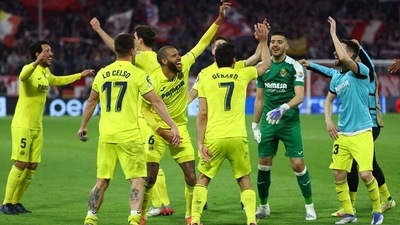 Champions League - Quarter-Final - Second Leg - Bayern Munich v Villarreal - Allianz Arena, Munich, Germany - April 12, 2022 Villarreal players celebrate after the match (REUTERS)