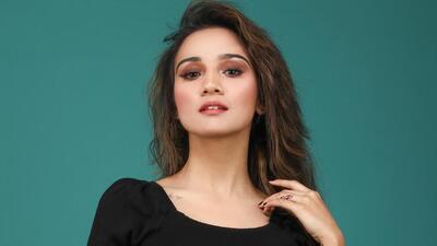 Actor Ashi Singh stars in TV show Meet-Badlegi Duniya Ki Reet.