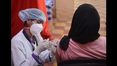 In the last four days starting from Sunday, only 1,503 beneficiaries have taken the third booster dose against Covid-19. (Shankar Narayan/HT PHOTO)