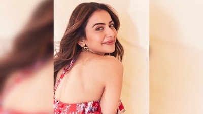 Rakul Preet in her stylish outfit and million dollar smile spreads positivity and good vibes. (Instagram/@rakulpreet) Rakul Preet in her stylish outfit and million dollar smile spreads positivity and good vibes. (Instagram/@rakulpreet)