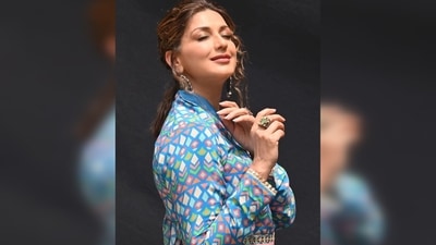Sonali Bendre teamed her look with beige pointed heels and an ivory belt. Giving an earthy touch to her look, she accessorised her look with oxidised jewellery. (Instagram/@sonalibendre) Sonali Bendre teamed her look with beige pointed heels and an ivory belt. Giving an earthy touch to her look, she accessorised her look with oxidised jewellery. (Instagram/@sonalibendre)