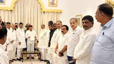 Congress delegation submits letter to Karnataka governor, demanding sacking of state minister KS Eshwarappa over contractor Santosh Patil's death. (Twitter/@DKShivakumar) Congress delegation submits letter to Karnataka governor, demanding sacking of state minister KS Eshwarappa over contractor Santosh Patil's death. (Twitter/@DKShivakumar)