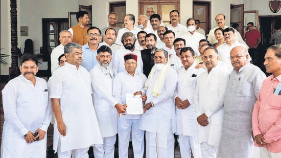 The Congress party met Karnataka governor Thaawarchand Gehlot and submitted a memorandum, seeking that Eshwarappa is dismissed from the cabinet, and that he be arrested for his alleged role in Patil’s death. (ANI)