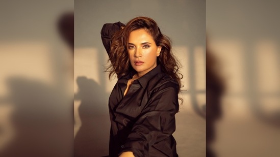 Richa Chadha went for the dewy makeup look with subtle pink eyes and peachy nude lips.(Instagram/@richachadha)