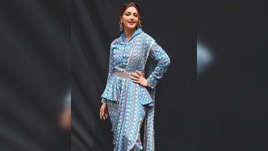 Sonali Bendre picked this stunning fit from the shelves of the clothing line SVA By Sonam &amp; Paras Modi and is worth <span class='webrupee'>₹</span>24,800.(Instagram/@sonalibendre)