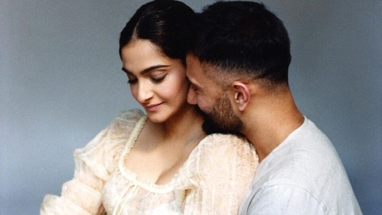 Sonam Kapoor's floral dress for pregnancy photoshoot with Anand Ahuja is a dreamy look for moms-to-be, it costs <span class='webrupee'>?</span>14k