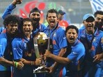 Indian players pose with the 2011 World Cup. (Getty)