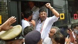 KPCC president D K Shivakumar being detained by police during a protest rally demanding the removal of minister KS Eshwarappa from the Karnataka government, in Bengaluru on April 14, 2022.&nbsp;