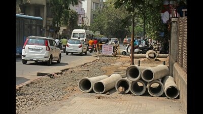 Incomplete pipeline work on Bajirao road. (Ravindra Joshi/HT PHOTO) Incomplete pipeline work on Bajirao road. (Ravindra Joshi/HT PHOTO)