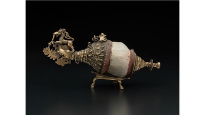 Sankh, c. 19th century, shell, brass, wax. (Metropolitan Museum of Art) Sankh, c. 19th century, shell, brass, wax. (Metropolitan Museum of Art)