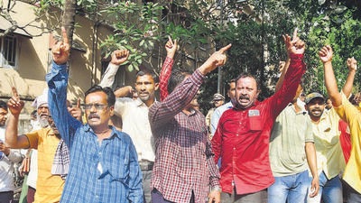 Mumbai, India - April 08, 2022: Maharashtra State Road Transport Corporation (MSRTC) employees protest outside Silver Oak, the residence of Nationalist Congress Party (NCP) chief Sharad Pawar accusing him of not doing anything to resolve their issues over their demand for merger with State government, in Mumbai, India, on Friday, April 08, 2022. (Photo by Bhushan Koyande/HT Photo) (HT PHOTO) Mumbai, India - April 08, 2022: Maharashtra State Road Transport Corporation (MSRTC) employees protest outside Silver Oak, the residence of Nationalist Congress Party (NCP) chief Sharad Pawar accusing him of not doing anything to resolve their issues over their demand for merger with State government, in Mumbai, India, on Friday, April 08, 2022. (Photo by Bhushan Koyande/HT Photo) (HT PHOTO)