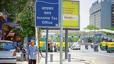 The Union government’s total tax revenue jumped 34% to ₹27.07 lakh crore in 2021-22, which is about ₹5 lakh crore more than the Budget estimate. (HT PHOTO.) The Union government’s total tax revenue jumped 34% to ₹27.07 lakh crore in 2021-22, which is about ₹5 lakh crore more than the Budget estimate. (HT PHOTO.)