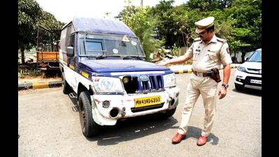 Senior police inspector, Ravindra Patil, from NRI Coastal Police Station, inspects the vehicle used to carry cash to be uploaded in ATM machines on Thursday. Police are on the lookout for the vehicle driver who fled with ₹82.50L cash meant for ATM machines on Wednesday night. (BACHCHAN KUMAR/HT PHOTO) Senior police inspector, Ravindra Patil, from NRI Coastal Police Station, inspects the vehicle used to carry cash to be uploaded in ATM machines on Thursday. Police are on the lookout for the vehicle driver who fled with ₹82.50L cash meant for ATM machines on Wednesday night. (BACHCHAN KUMAR/HT PHOTO)