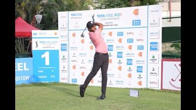 Chandigarh’s Yuvraj Singh Sandhu registered the lowest score of the day to move up five spots in Round 3 of TATA Steel PGTI Players Championship 2022. (HT Photo) Chandigarh’s Yuvraj Singh Sandhu registered the lowest score of the day to move up five spots in Round 3 of TATA Steel PGTI Players Championship 2022. (HT Photo)